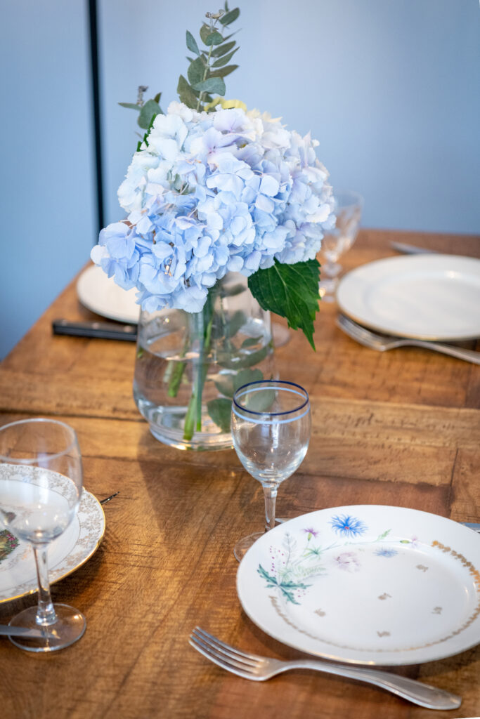 Idée Déco - Rénovation - Architecture Intérieur - Grenoble - Table - Verres - Fleurs